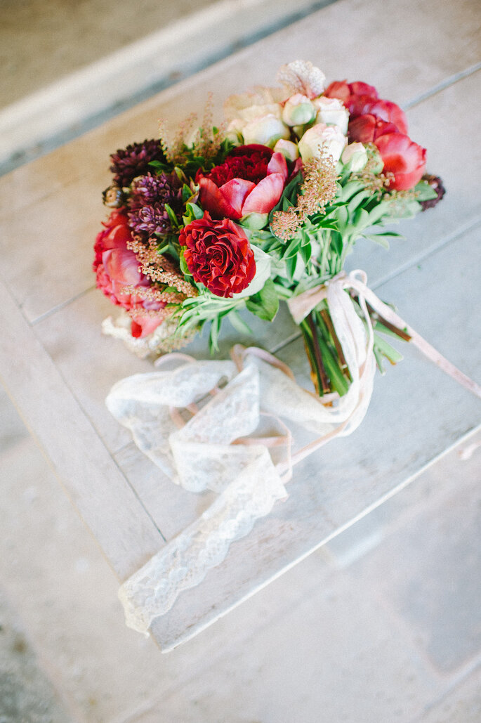 Romantischer Brautstrauss für die perfekte Valentins Hochzeit- Foto Zankyou Flickr