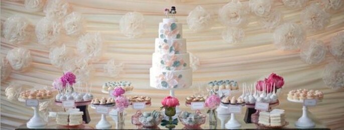 Postres y mesas de dulces para boda. Foto de White Sugar.