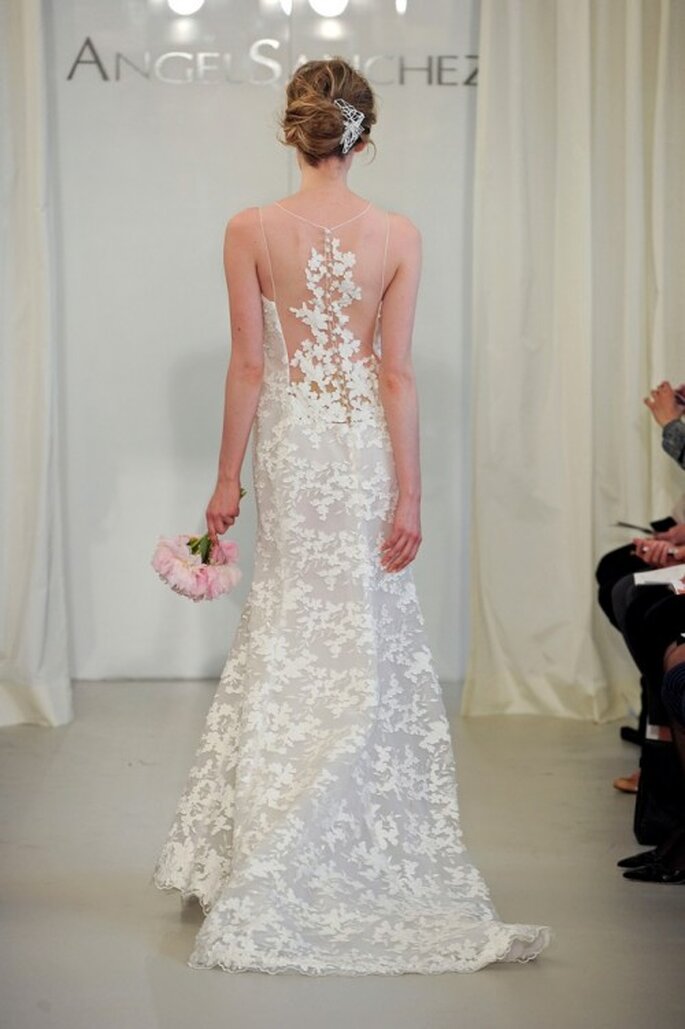 Vestido de novia 2014 en color blanco con bordados de encaje y escote ilusión en la espalda - Foto Ángel Sánchez