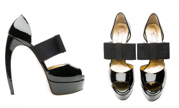 Zapatos de fiesta en color negro con plataformas y detalle de moño - Foto Walter Steiger