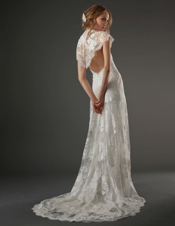 Vestido de novia romántico con transparencias, escote en la espalda y detalles estampados con estilo bohemio - Foto Elizabeth Fillmore