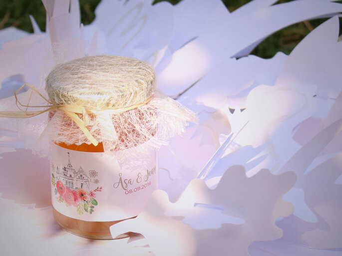 Idée de cadeau pour invités mariage : un petit pot de miel