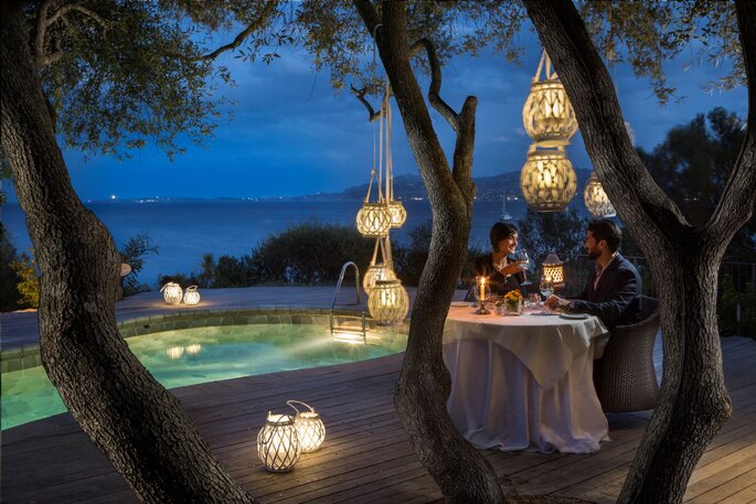 dîner romantique dans hôtel de luxe en Sardaigne
