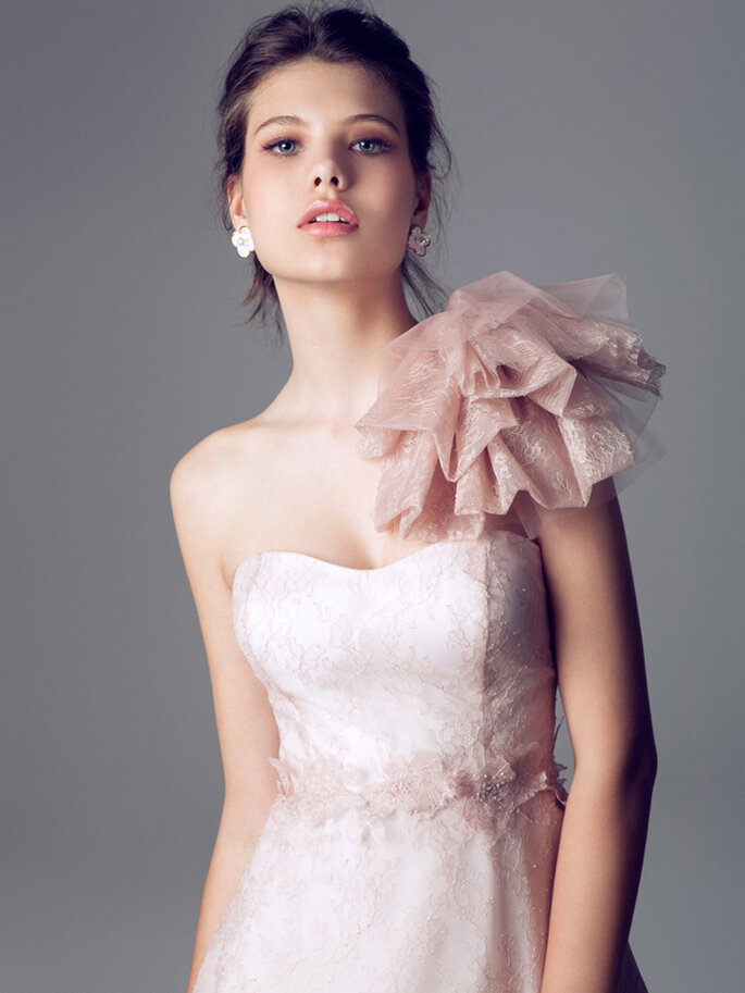 Vestido de novia rosa pálido de Blumarine 2014. Detalle del escote y el cinturón. Ref. 6586S. Foto: 