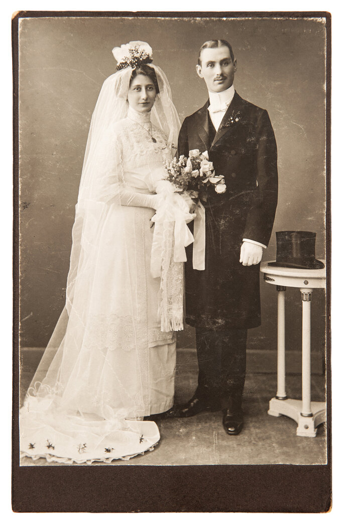 Foto de boda vintage de recién casados en 1910. Foto LiliGraphie