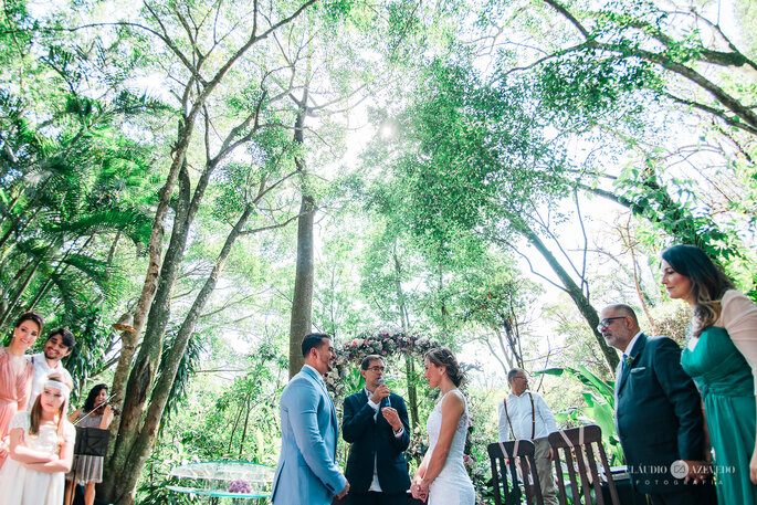 Lindo cenário verde para casamento ao ar livre 