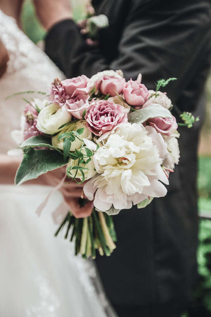 Cómo combinar el vestido de novia con el ramo de flores en 5 pasos