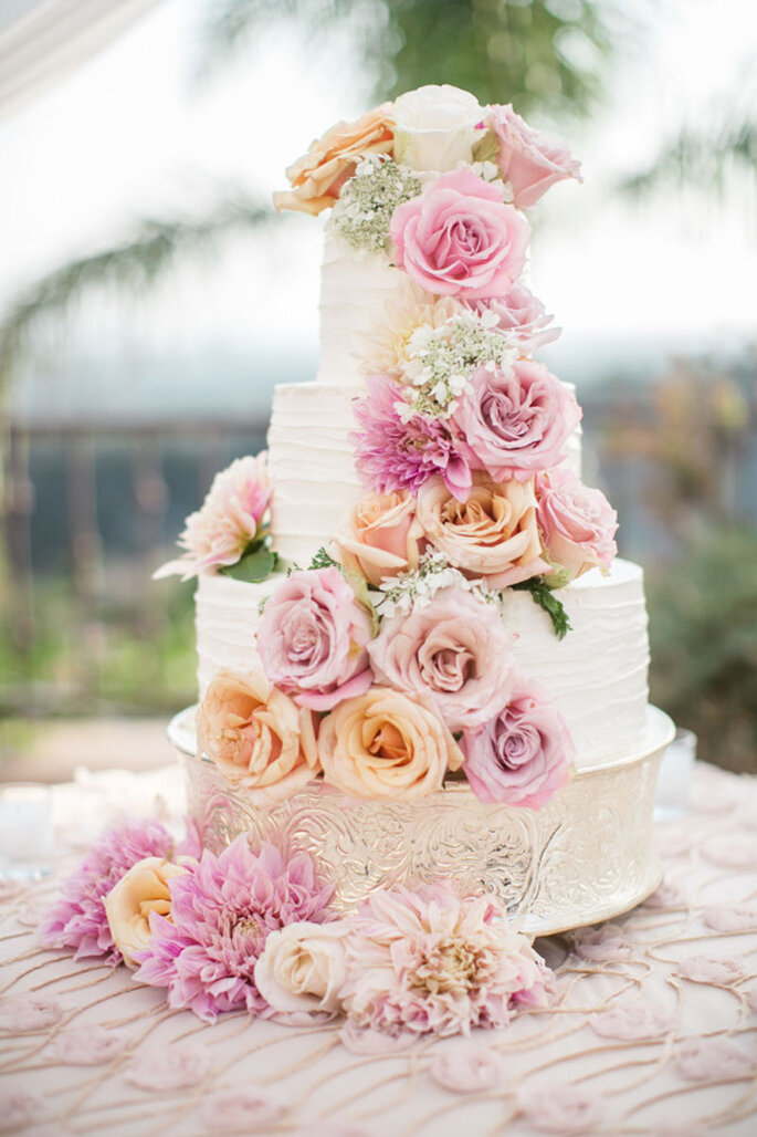 tarta de boda decorada con flores