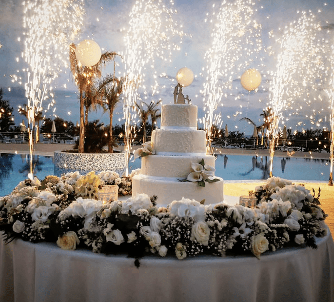 Mon Rêve Resort, wedding cake, fontane luce, fiori, piscina