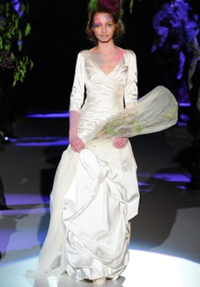 Colección de vestidos de novia de hombros cubiertos Raimon Bundó 2011