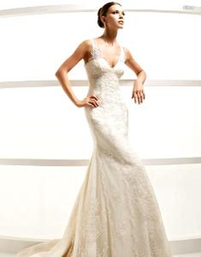 La Sposa 2010 - Libra, vestido largo encaje, escote en V abierto