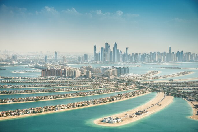 the palm jumeirah in Dubai with skyline