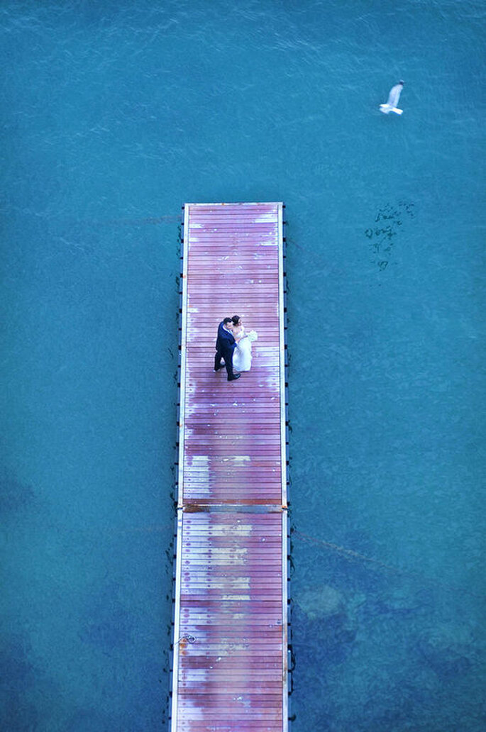 Cielle Fotografi - sposi sul molo vista dall'alto