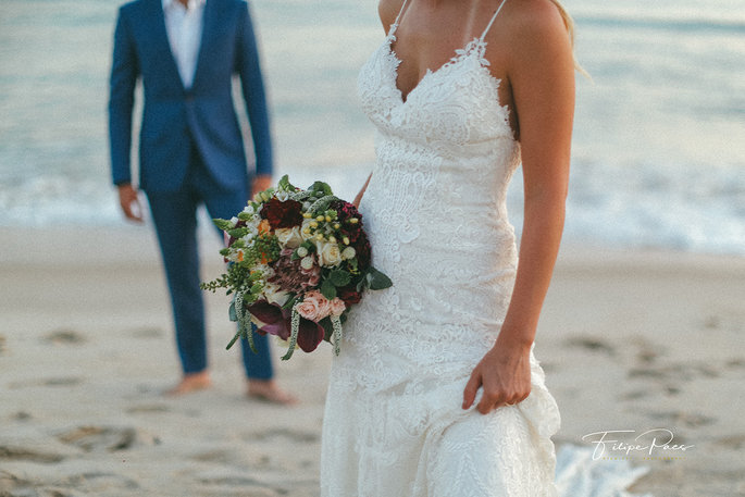 vestido de noiva na praia