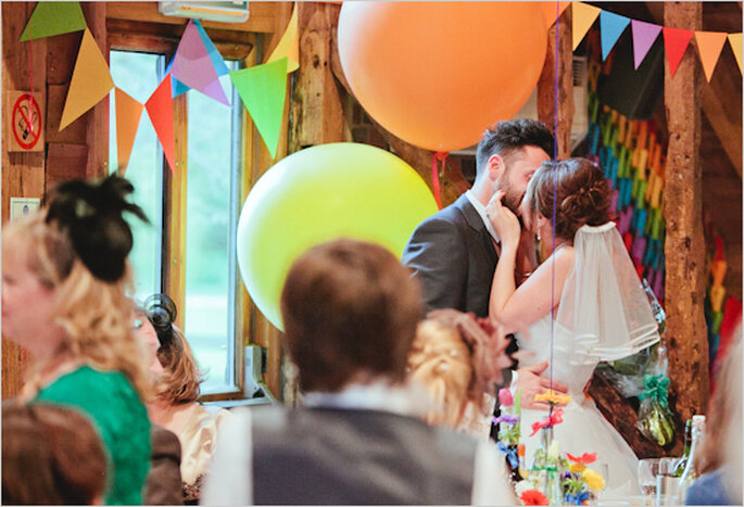 Real Wedding: Una inspiración increíble en los colores del arcoíris - Foto We Heart Pictures