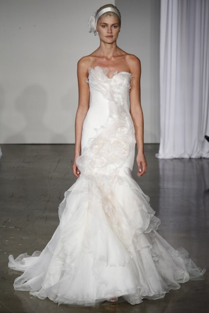 Vestido de novia corte sirena con falda voluminosa - Foto Marchesa