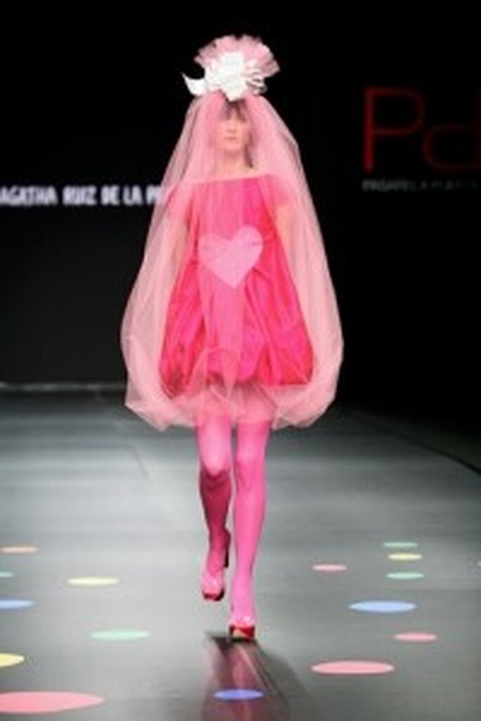 Vestido de novia rosa de Ágatha Ruiz de la Prada