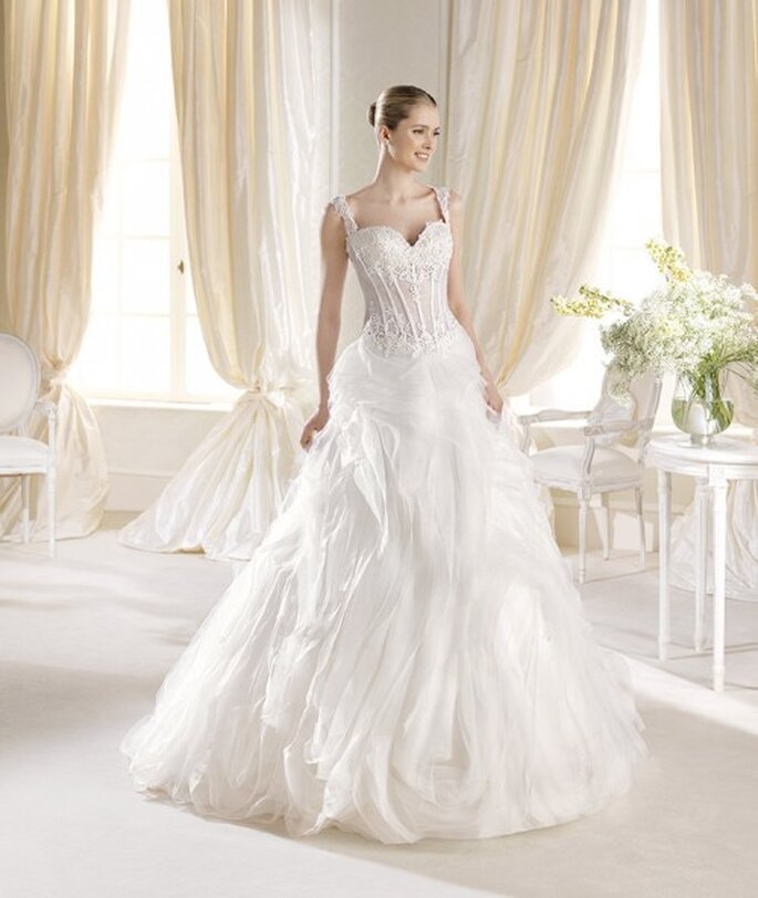 Vestido de novia con corpiño texturizado y falda amplia con mucho volumen - Foto La Sposa