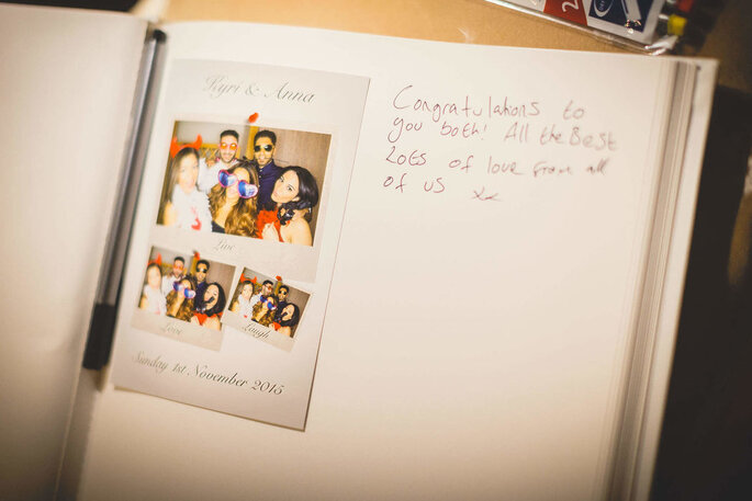 Un album photos souvenir pour les mariés - Vip Box 