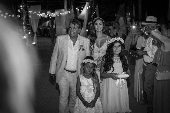 La boda de Cami y José: ¡Donde la playa, brisa y el mar fueron testigo de esta unión!