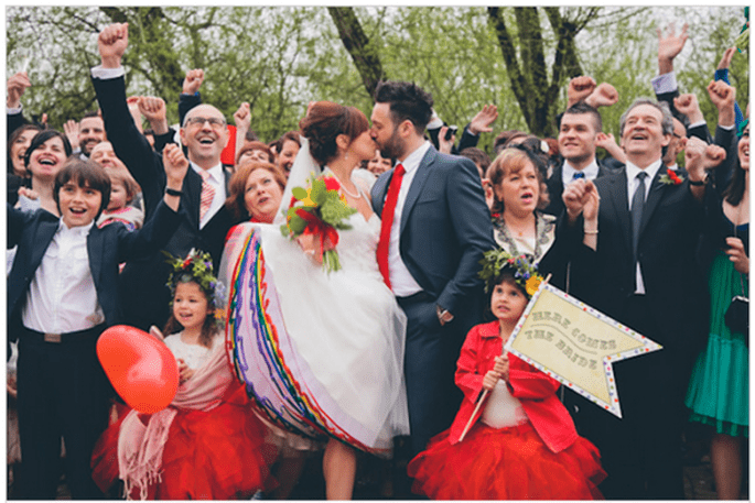 Una boda súper divertida inspirada en los colores del arcoíris - Foto We Heart Pictures