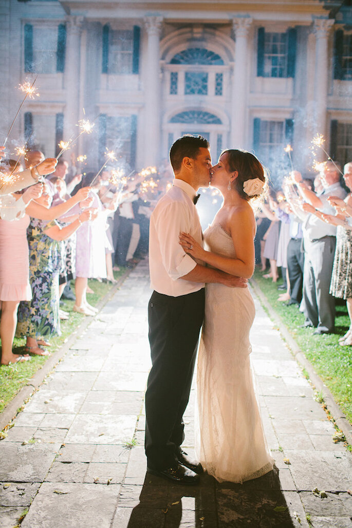 Luces de bengala en tu boda - Foto Rebecca Arthurs