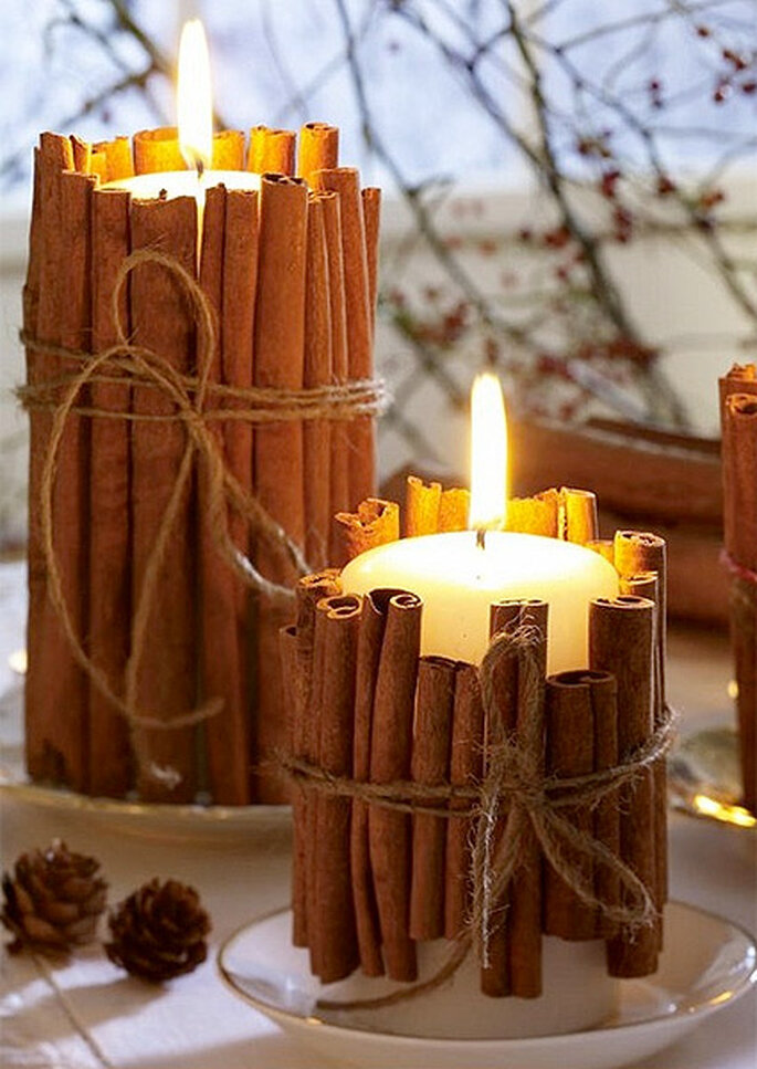 Centros de mesa con velas y ramas de canela. Foto: becomingthemrs.com