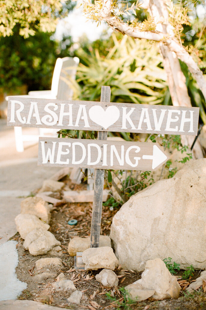 letrero de bienvenida boda con nombres de novios
