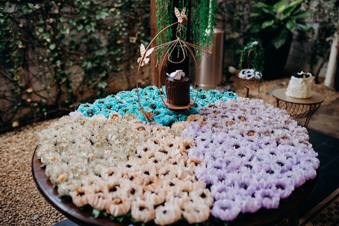 Bolo e doces para mini weddings