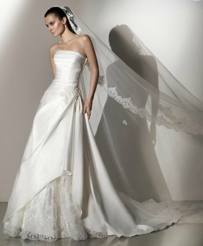 Vestido de novia 2012, corte de gala, corsé asimétrico, strapless. Pepe Botella 