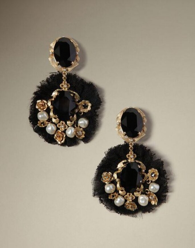 Boucles d'oreilles d'inspiration baroque avec des pierres précieuses - Photo Dolce & Gabbana