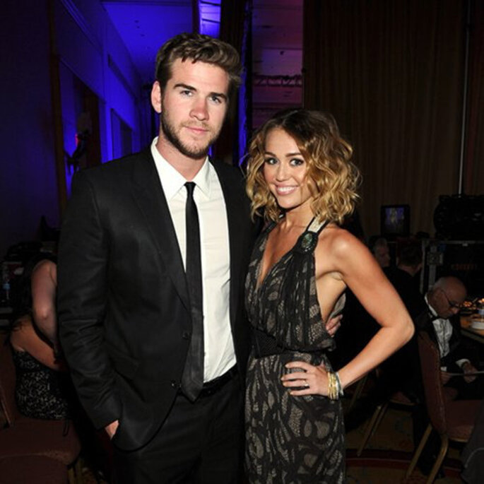 Miley Cyrus y Liam Hemsworth durante una fiesta - Foto sitio oficial de Miley Cyrus