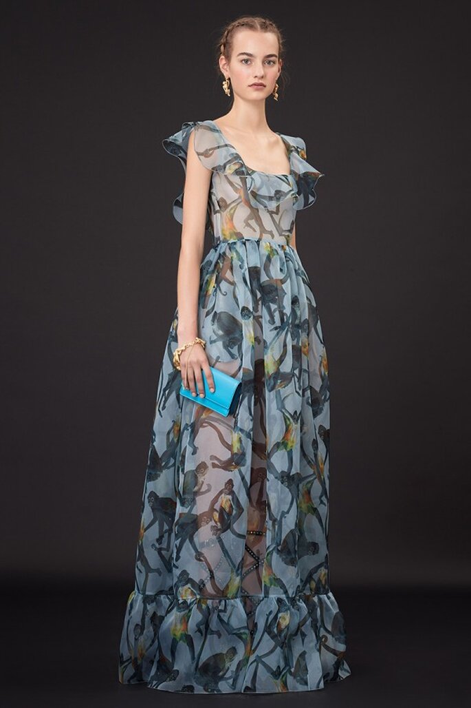 Vestido de fiesta 2015 con estampados de monos, volados al cuello y transparencias - Foto Valentino