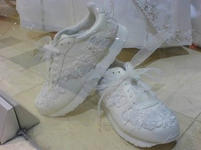 Zapatillas de novia con tul y bordados