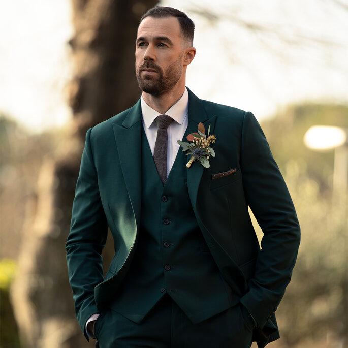 Ein eleganter grüner Hochzeitsanzug von Hockerty