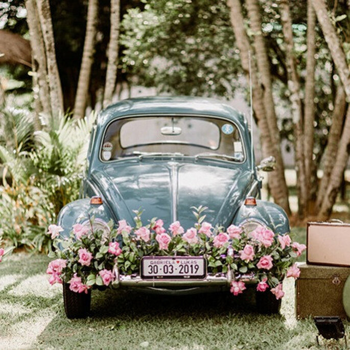 el arreglo del coche de la novia  Decoraciones de coches de boda, Adornos  para boda, Decoración del coche