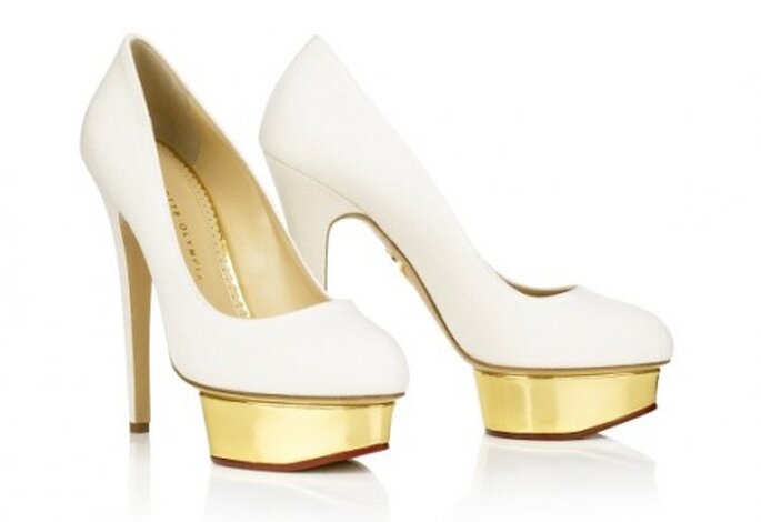 Zapatos de novia blancos con plataforma  - Foto Charlotte Olympia