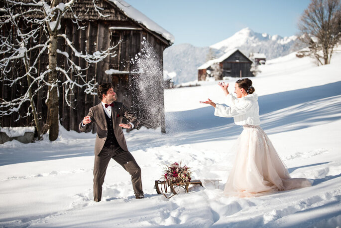 Brautpaar im Schnee, geplant von Zauberhafte Hochzeiten