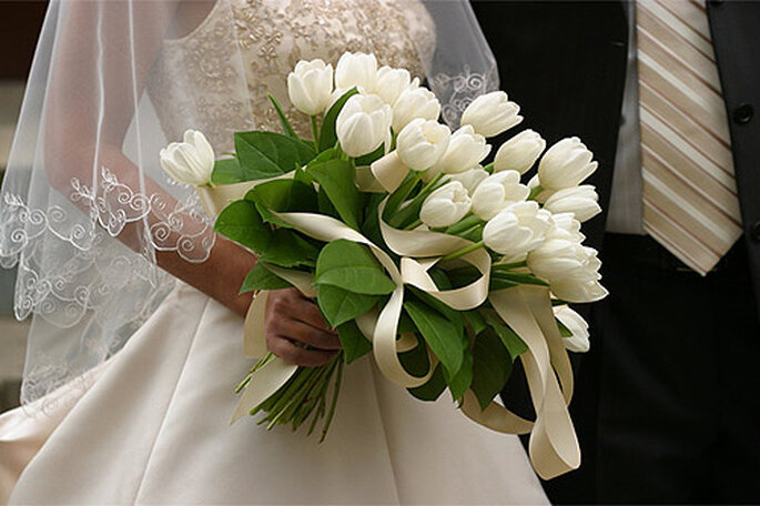 Bouquet de mariée asymétrique. Photo: Tu boda en Rosa