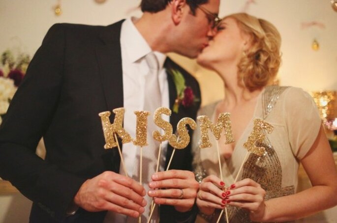 Un romántico beso para recibir el año nuevo - Foto Hello Love Photography 