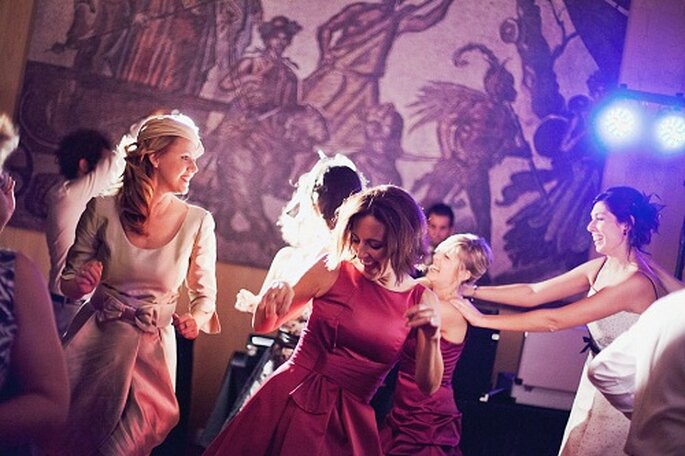 Momentos para el baile en la fiesta de celebración. Foto: Díez & Bordons.