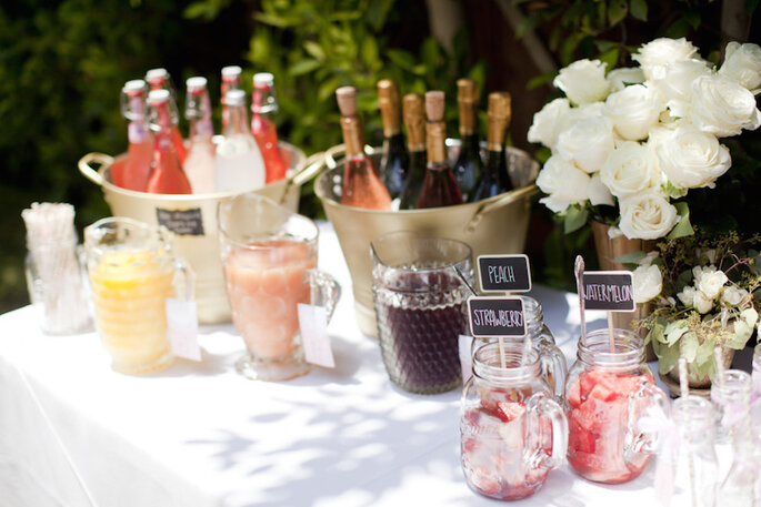 Barra de cocteles con alcohol para tu boda - LMarie Photo