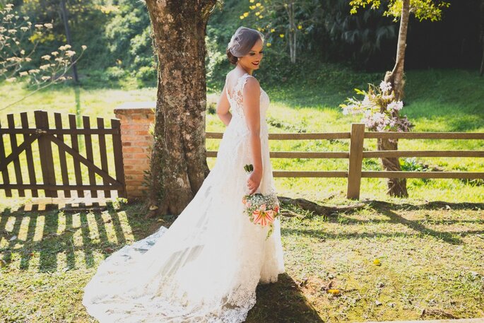 Vestido: Tanillê Noivas Ateliê. Foto: Noz Fotografia 