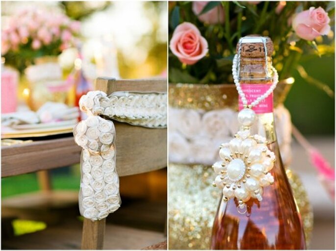 Estilo de boda con detalles de joyas, colores oros y rosados - Foto Set Free Photography
