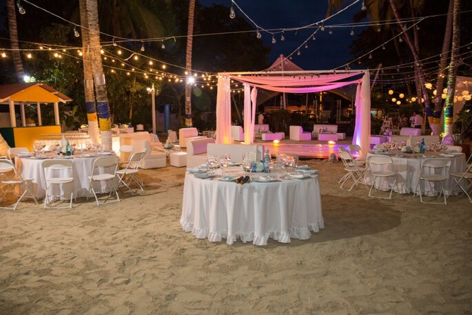 La boda de Cami y José: ¡Donde la playa, brisa y el mar fueron testigo de esta unión!