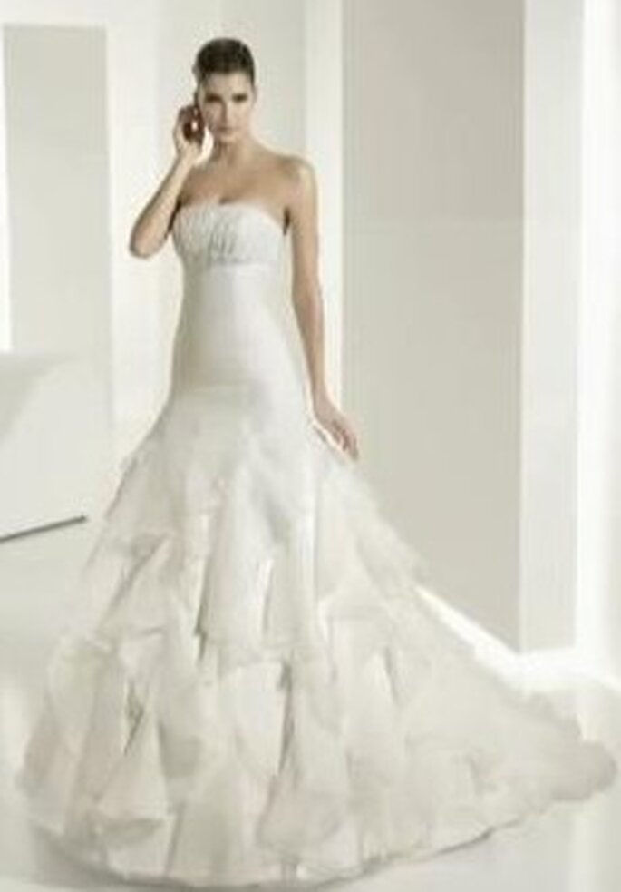 Colección de vestidos de novia en satén White One 2011