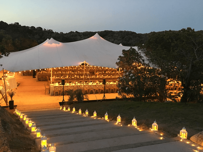 Décoration de mariage - tente de location et lumières 