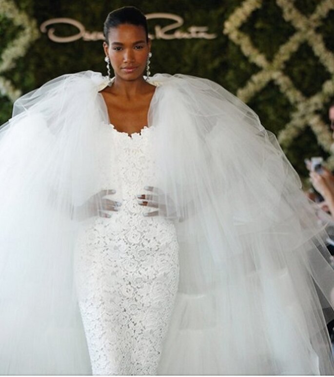 Un voluminoso abito da sposa di Oscar de La Renta. Foto: oscardelarenta.com