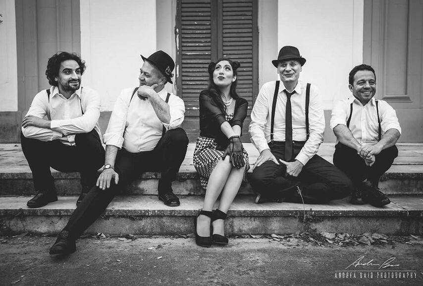 LunaNova Vintage Band