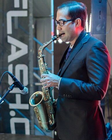 Alan Espinoza - Saxofonista y Clarinetista para Bodas y Eventos